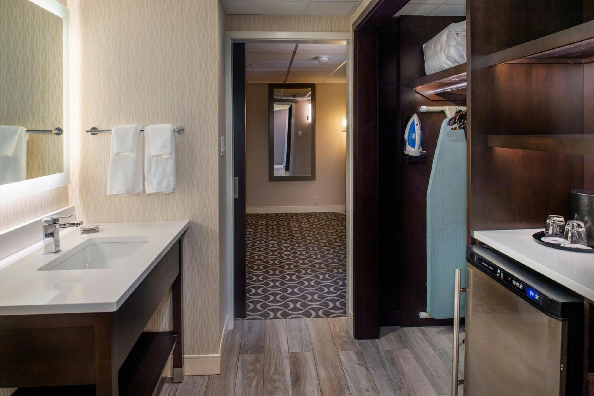 Marriott St. Louis Airport Hotel Edmundson Exterior photo