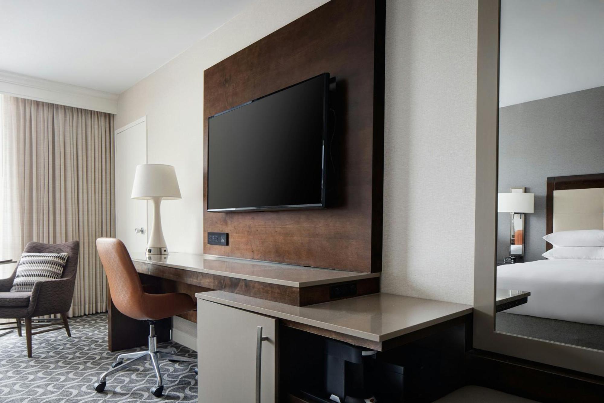 Marriott St. Louis Airport Hotel Edmundson Exterior photo